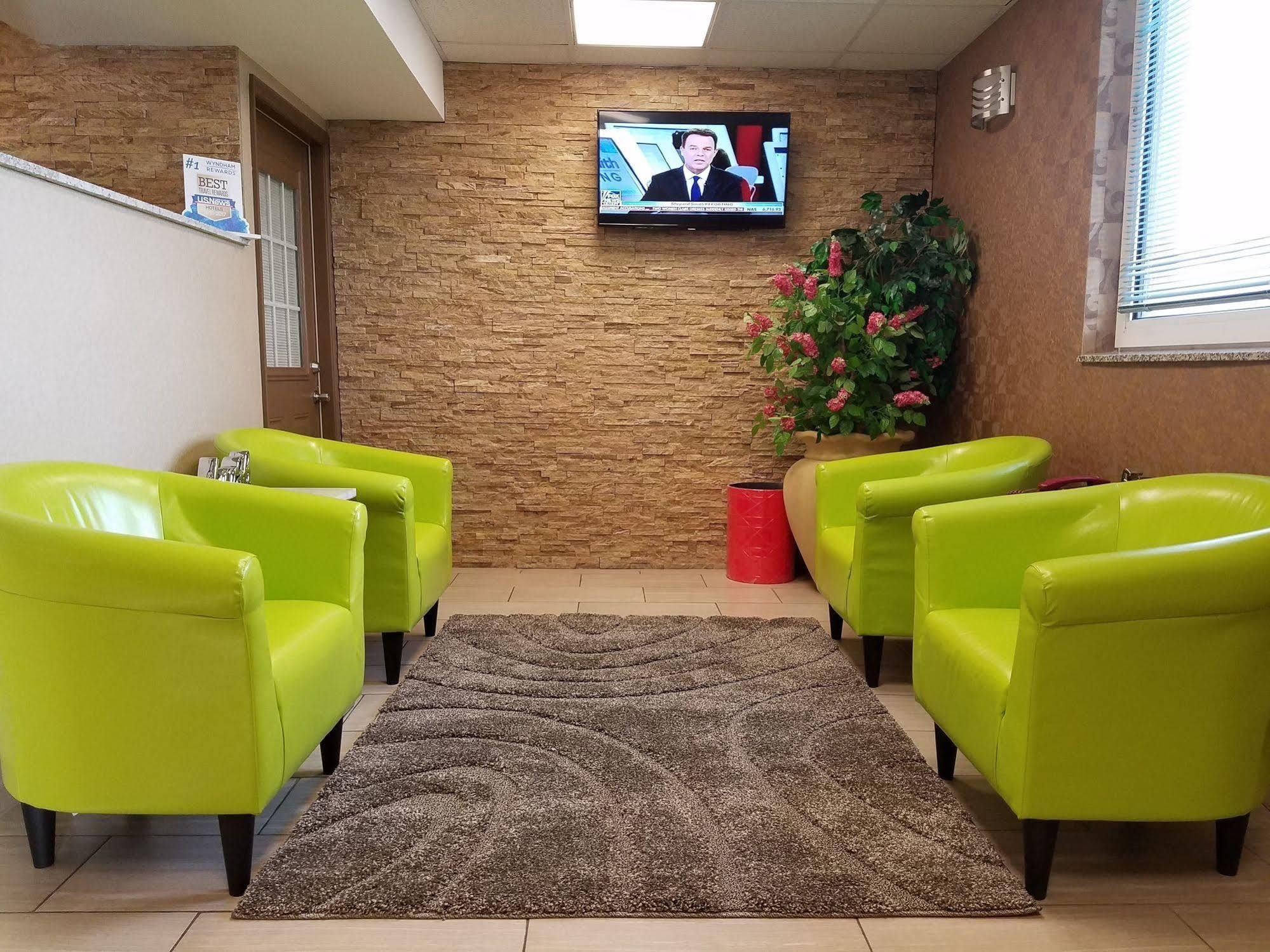 מלון Super 8 By Wyndham פלטסבורג מראה חיצוני תמונה